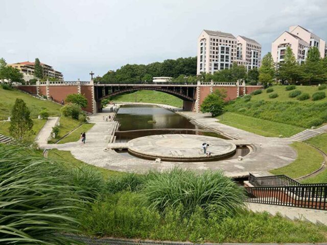 長池公園の姿池と長池見附橋